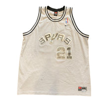 Load image into Gallery viewer, Y2k Nike Tim Duncan Spurs Jersey
