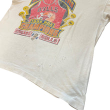 Load image into Gallery viewer, 1996 Chicago Bulls Greatest Team Ever T-shirt
